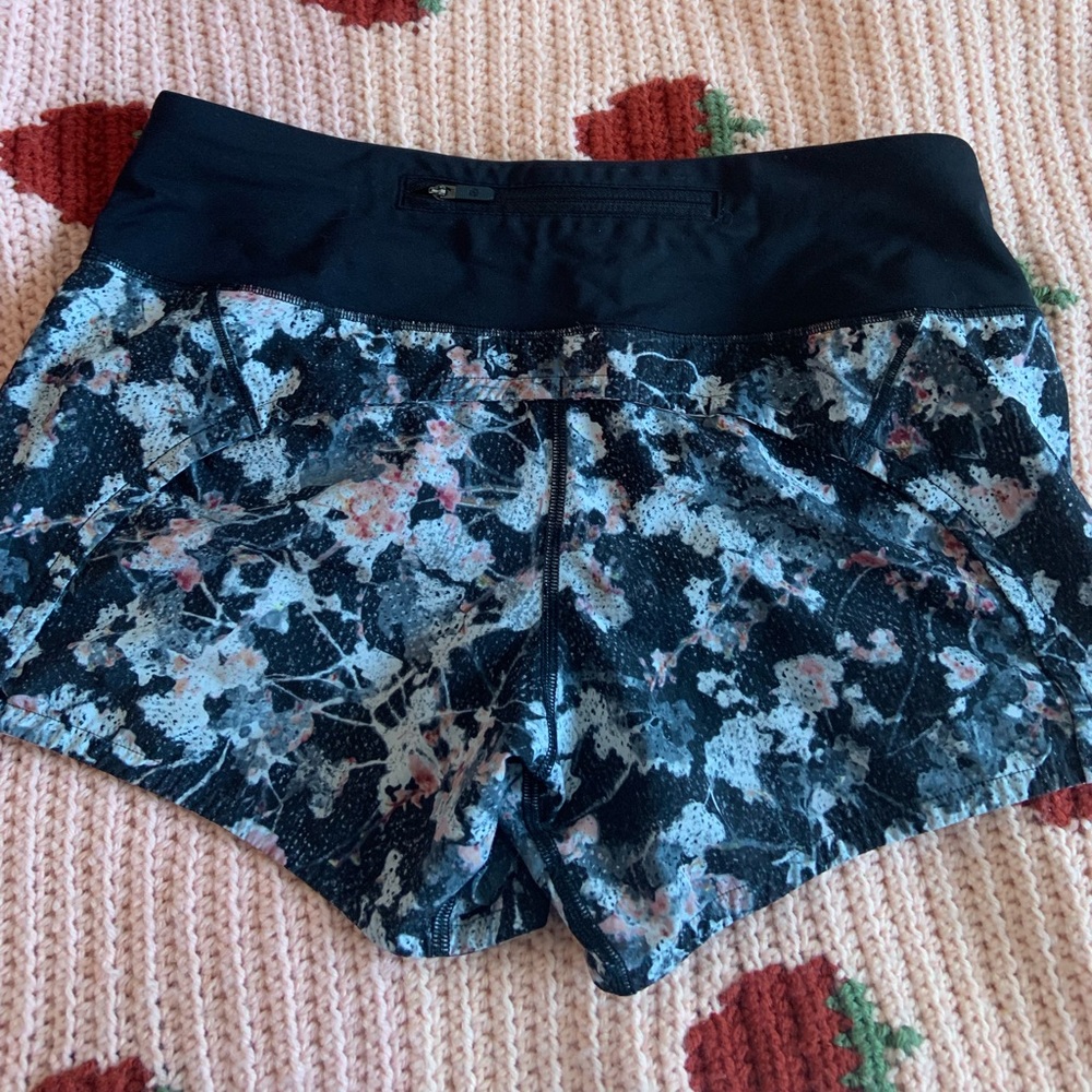Ladies Lulu running shorts